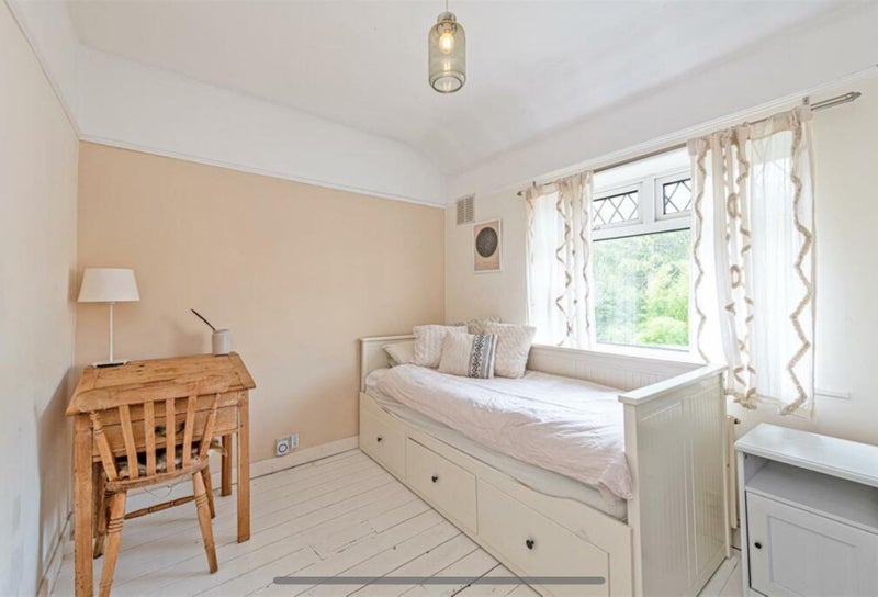 Room Secker Avenue in Warrington