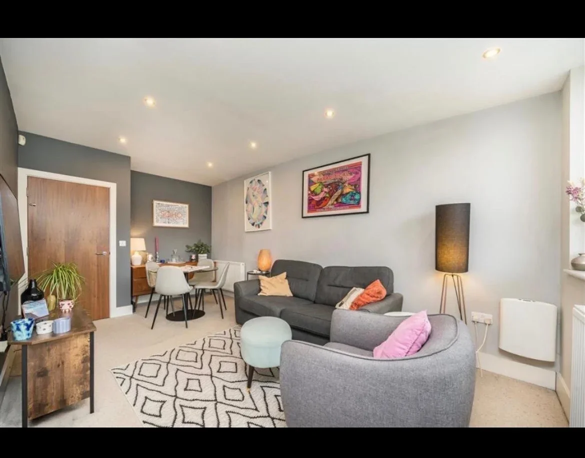 Flat Lee High Road in Greater London