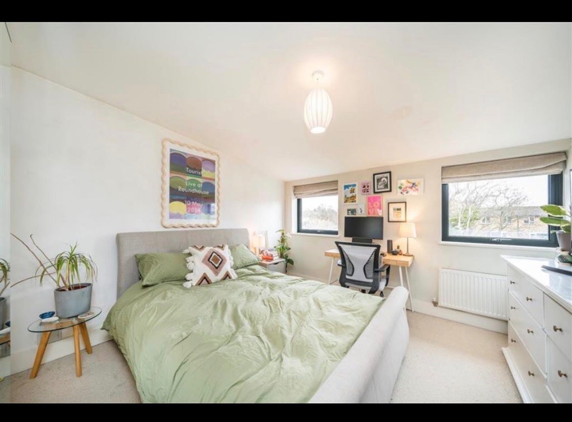 Flat Lee High Road in Greater London