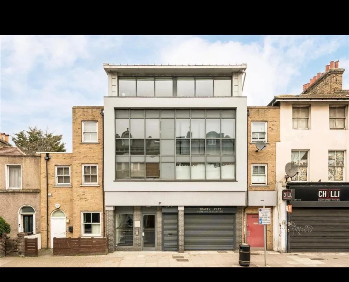 Flat Lee High Road in Greater London