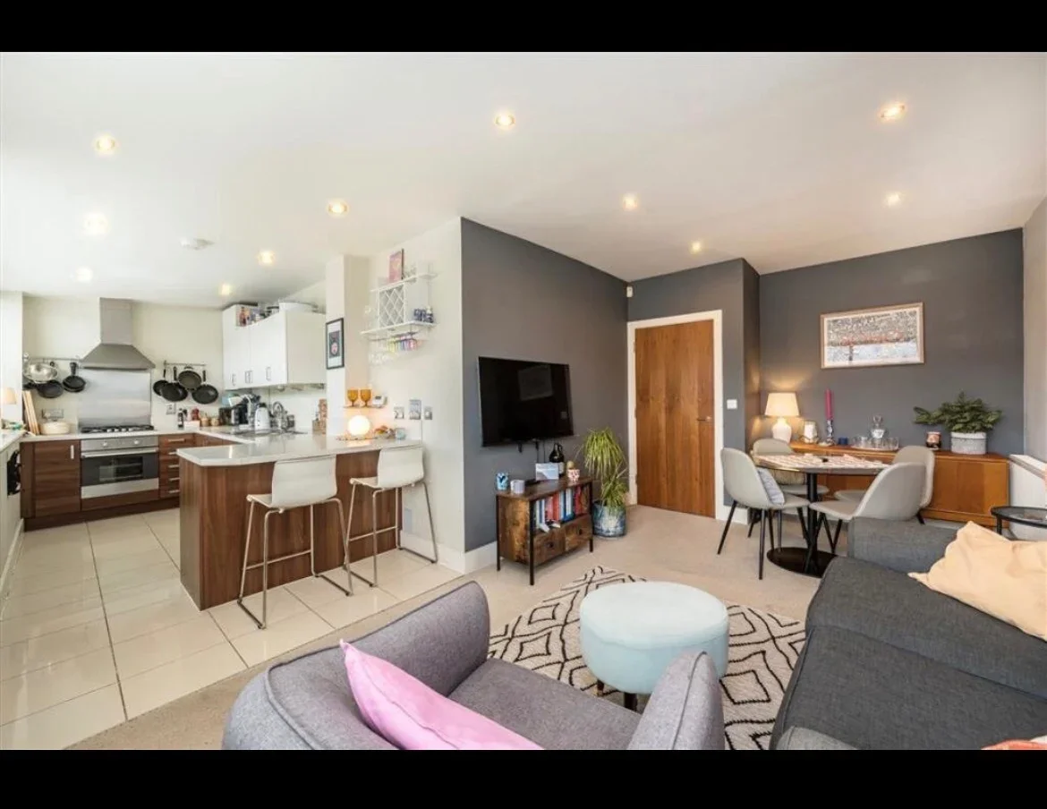 Flat Lee High Road in Greater London
