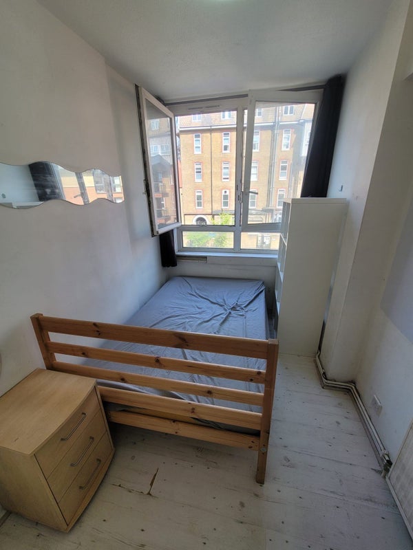 Room Peerless Street in Greater London