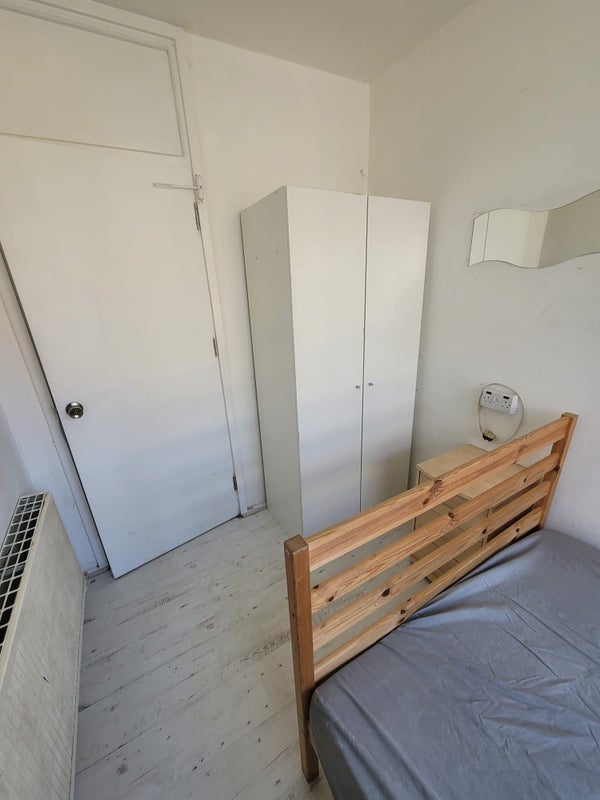 Room Peerless Street in Greater London