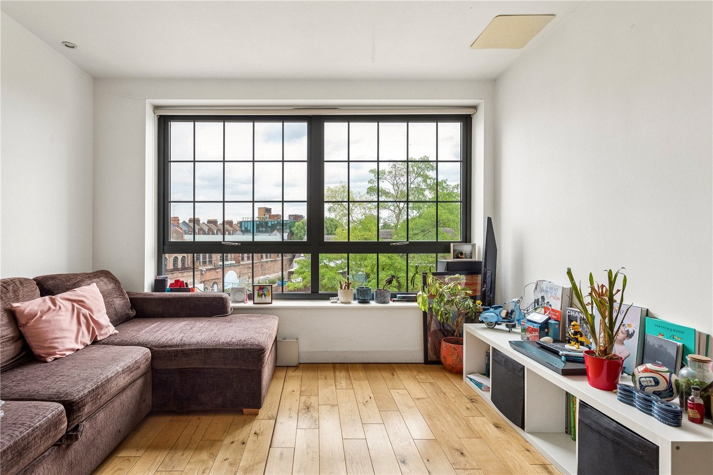 Flat Lolesworth Close in Greater London