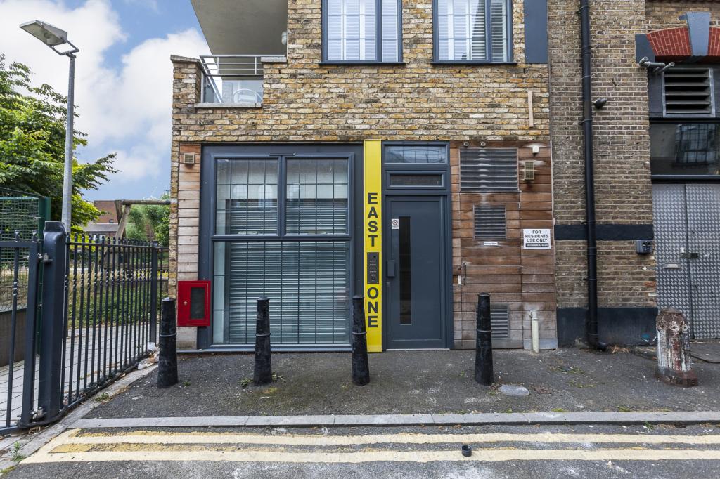Flat Lolesworth Close in Greater London
