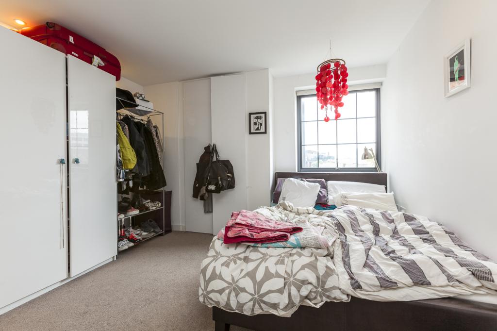Flat Lolesworth Close in Greater London