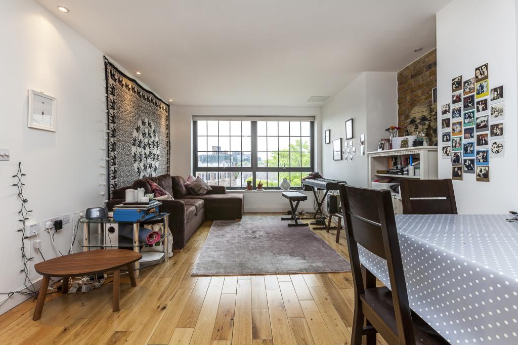 Flat Lolesworth Close in Greater London