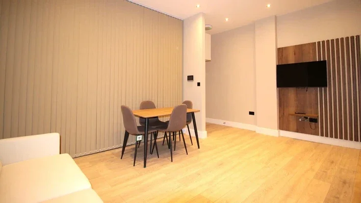 Flat Warple Way in Greater London