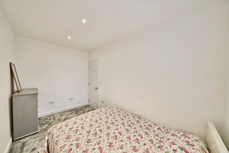 Room Lower Richmond Road in Greater London