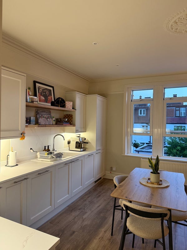 Room Alfriston Road in Greater London