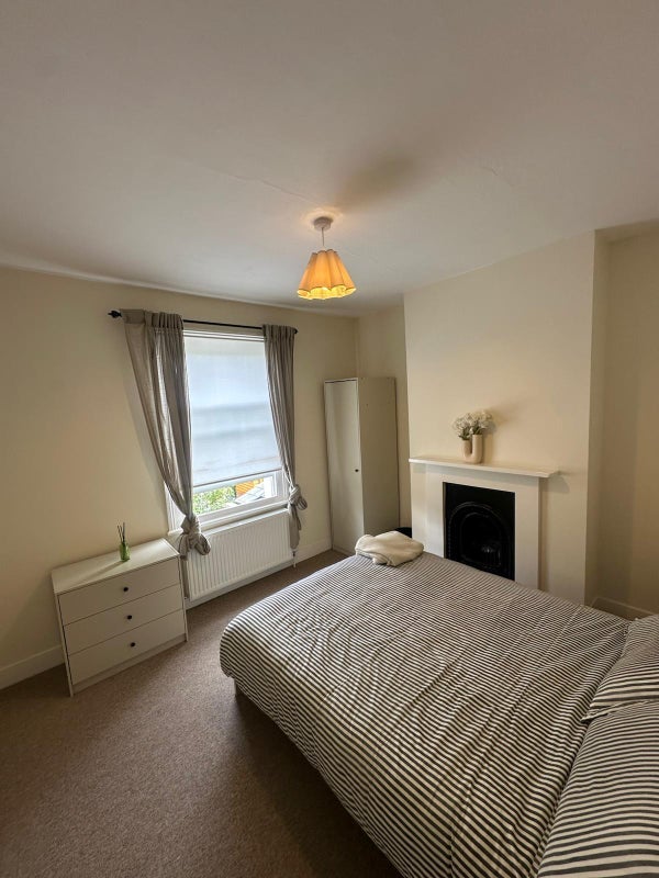 Room Chalford Road in Greater London