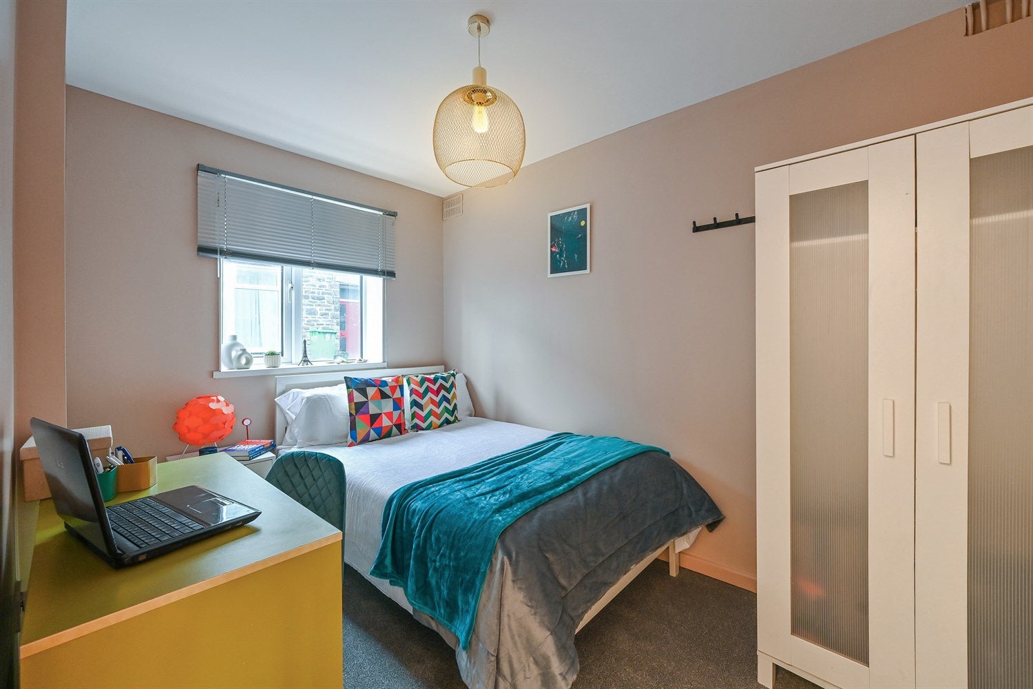 Room Wood Road in Pontypridd