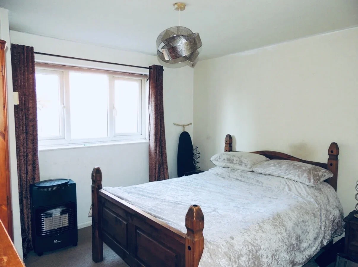 Flat Woodnewton Close in Manchester