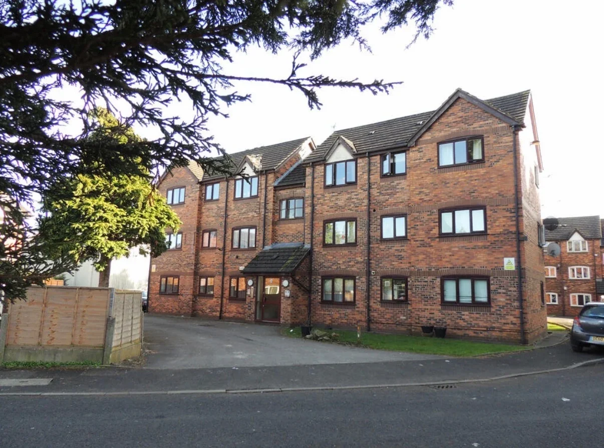 Flat Woodnewton Close in Manchester