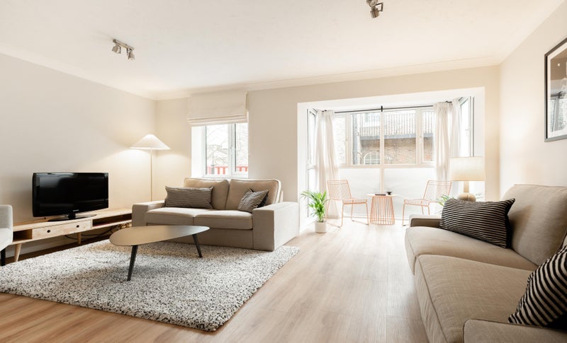 Room Landons Close in Greater London