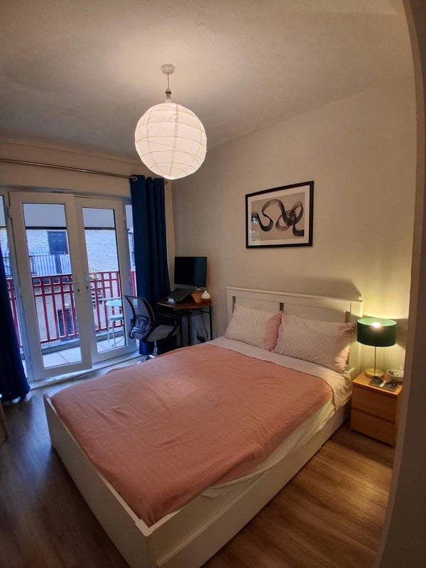 Room Landons Close in Greater London