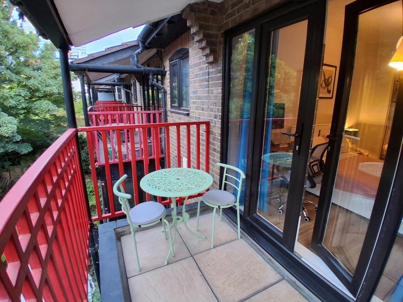 Room Landons Close in Greater London
