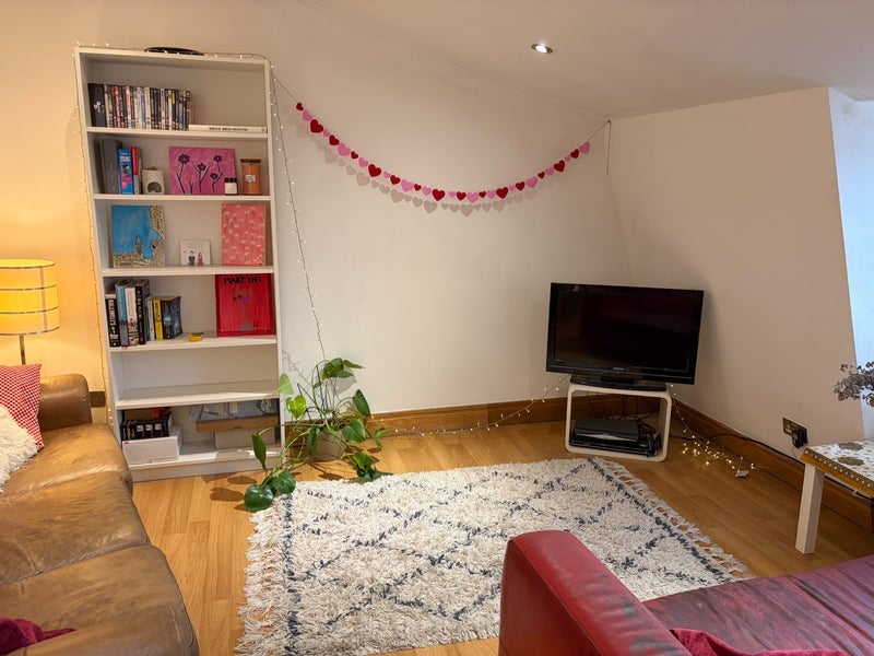 Room Kentish Town Road in Greater London