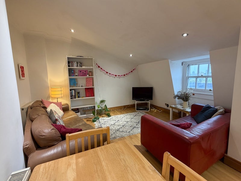 Room Kentish Town Road in Greater London