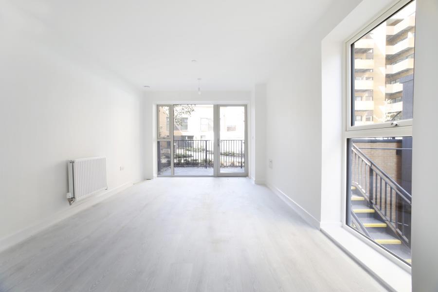 Flat Western Avenue in Greater London