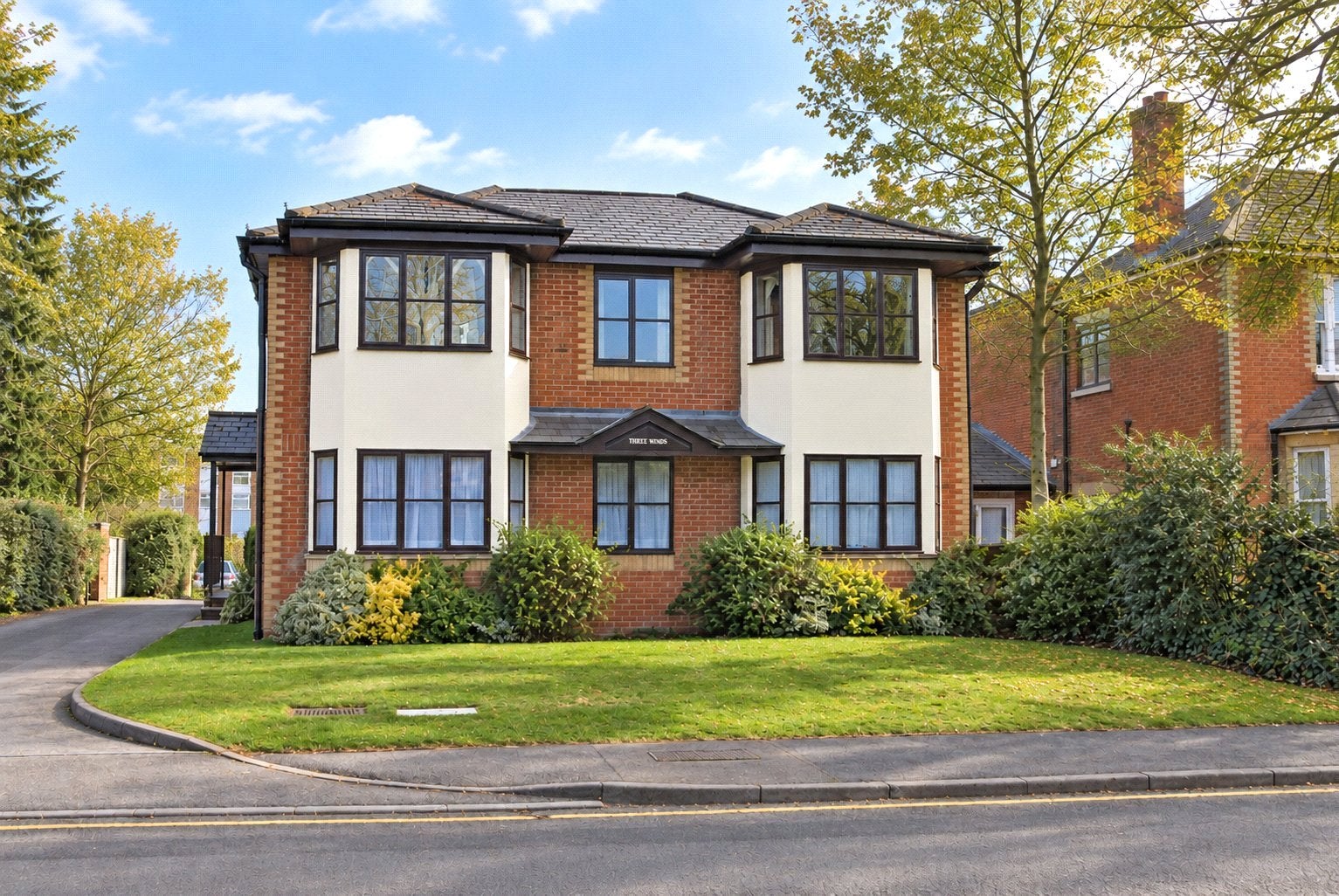 Flat Claremont Avenue in Woking