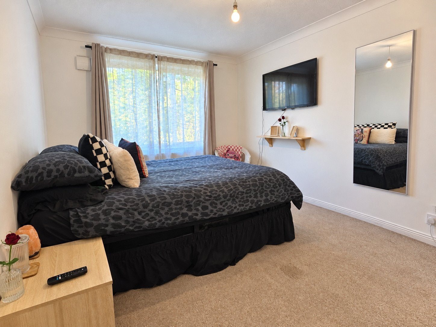 Flat Claremont Avenue in Woking