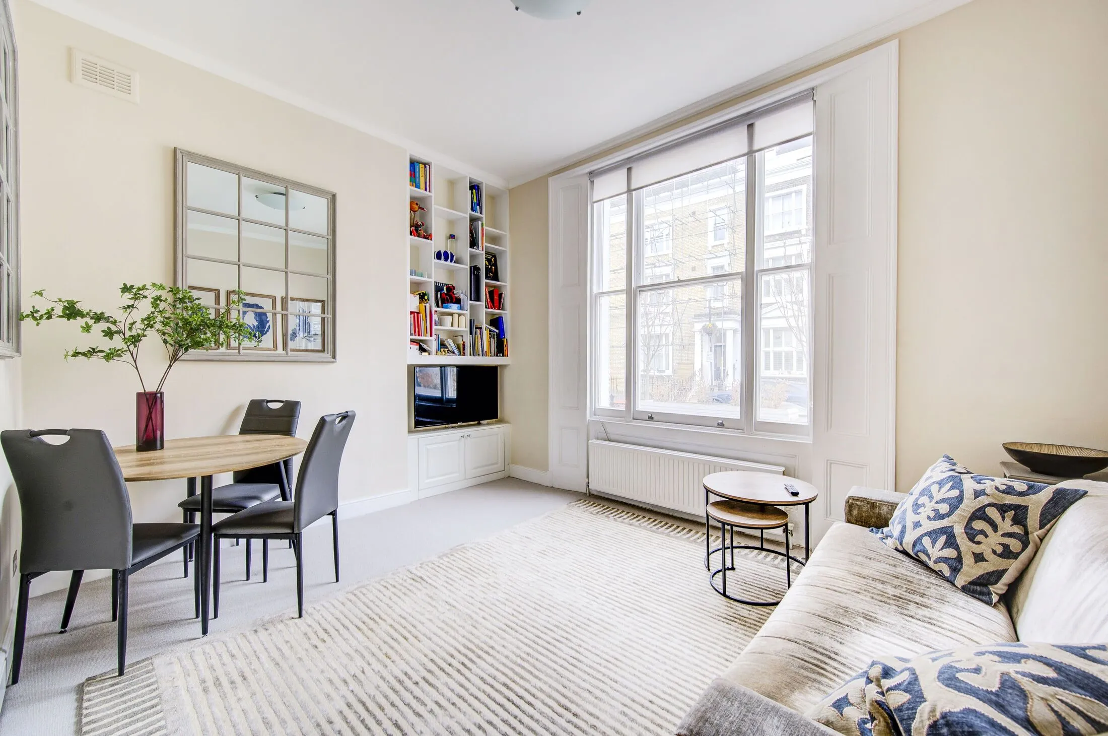 Flat Eardley Crescent in Greater London