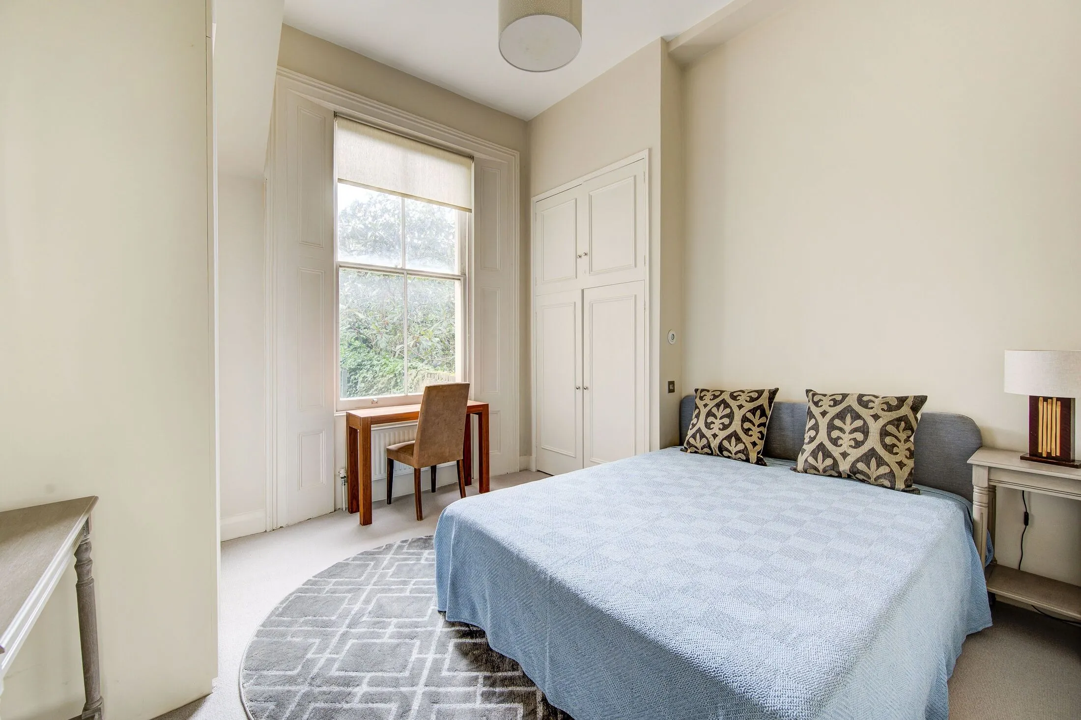 Flat Eardley Crescent in Greater London
