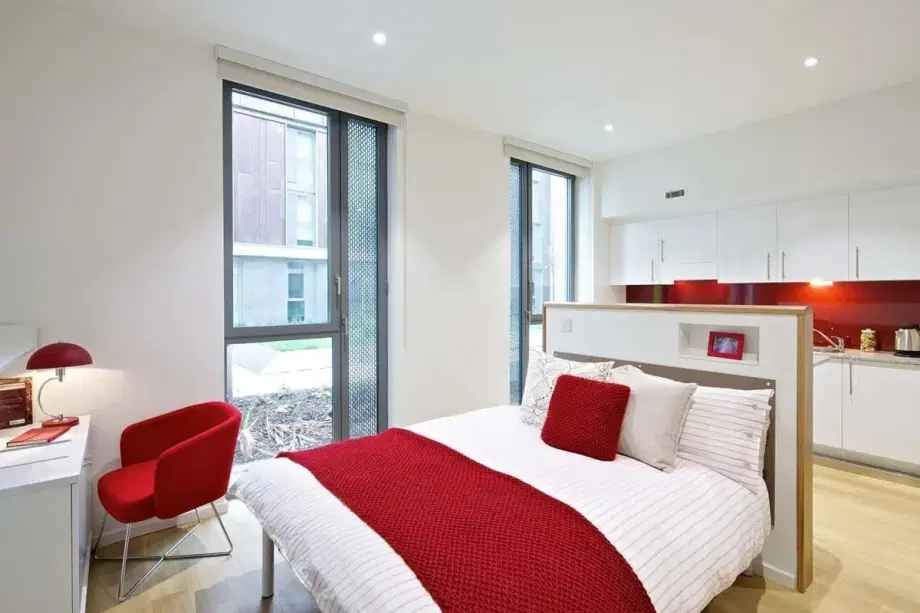 Flat Westway in Greater London