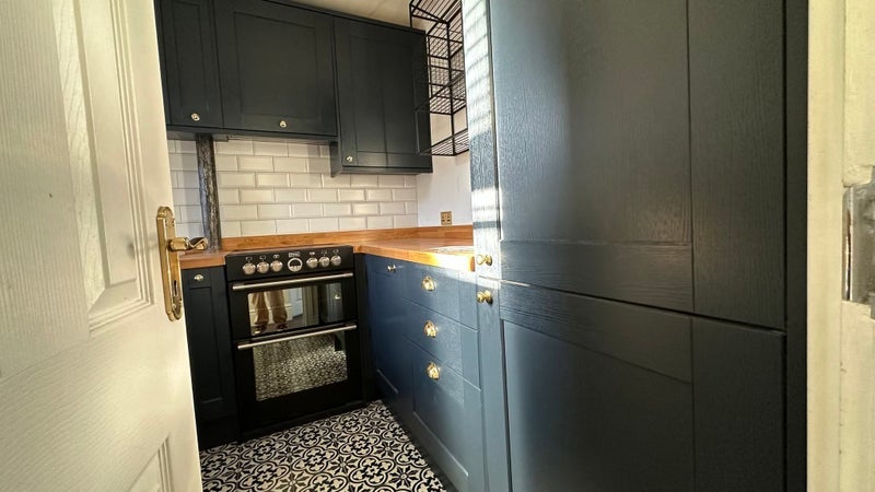Room Dorset Road in Greater London