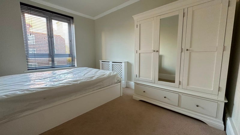 Room Dorset Road in Greater London
