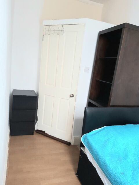 Room Linacre Road in Greater London