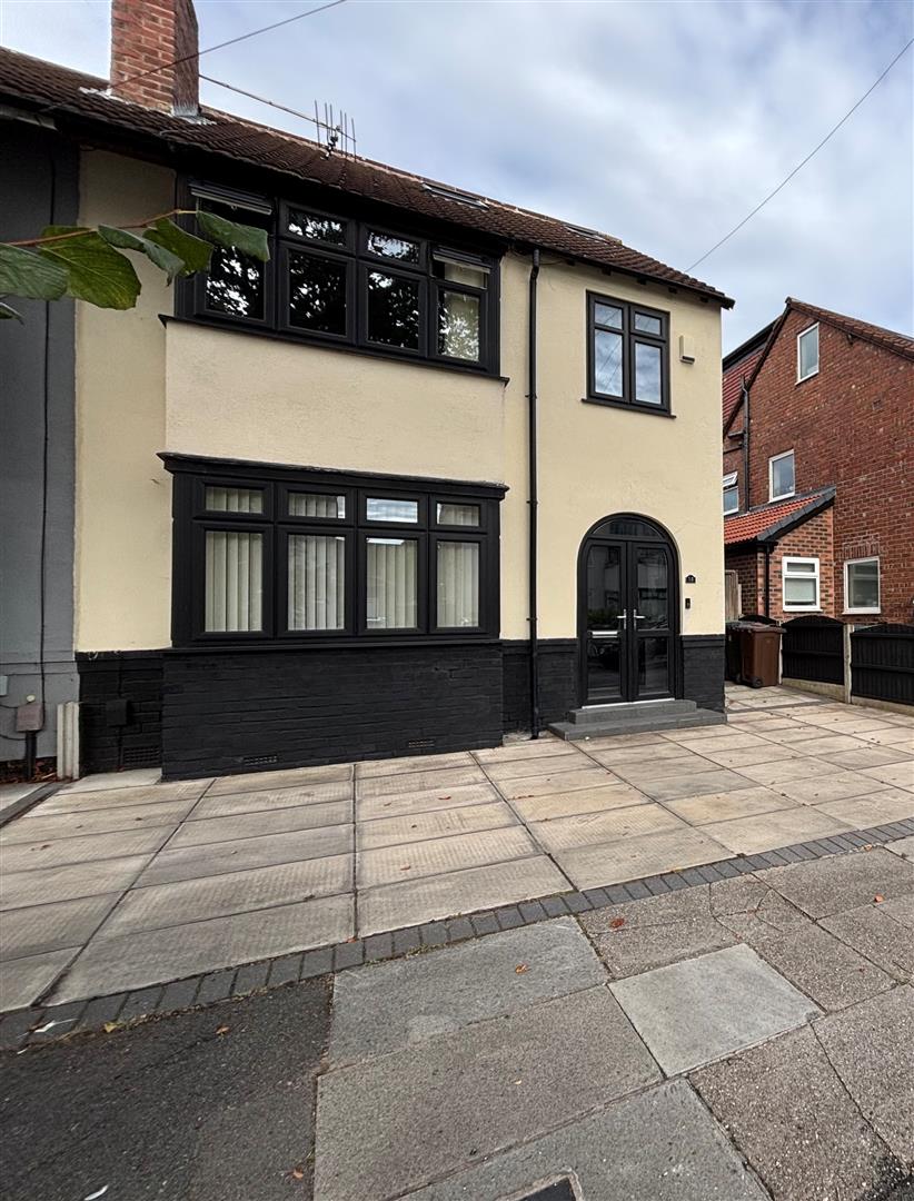 House Rothesay Drive in Bromborough