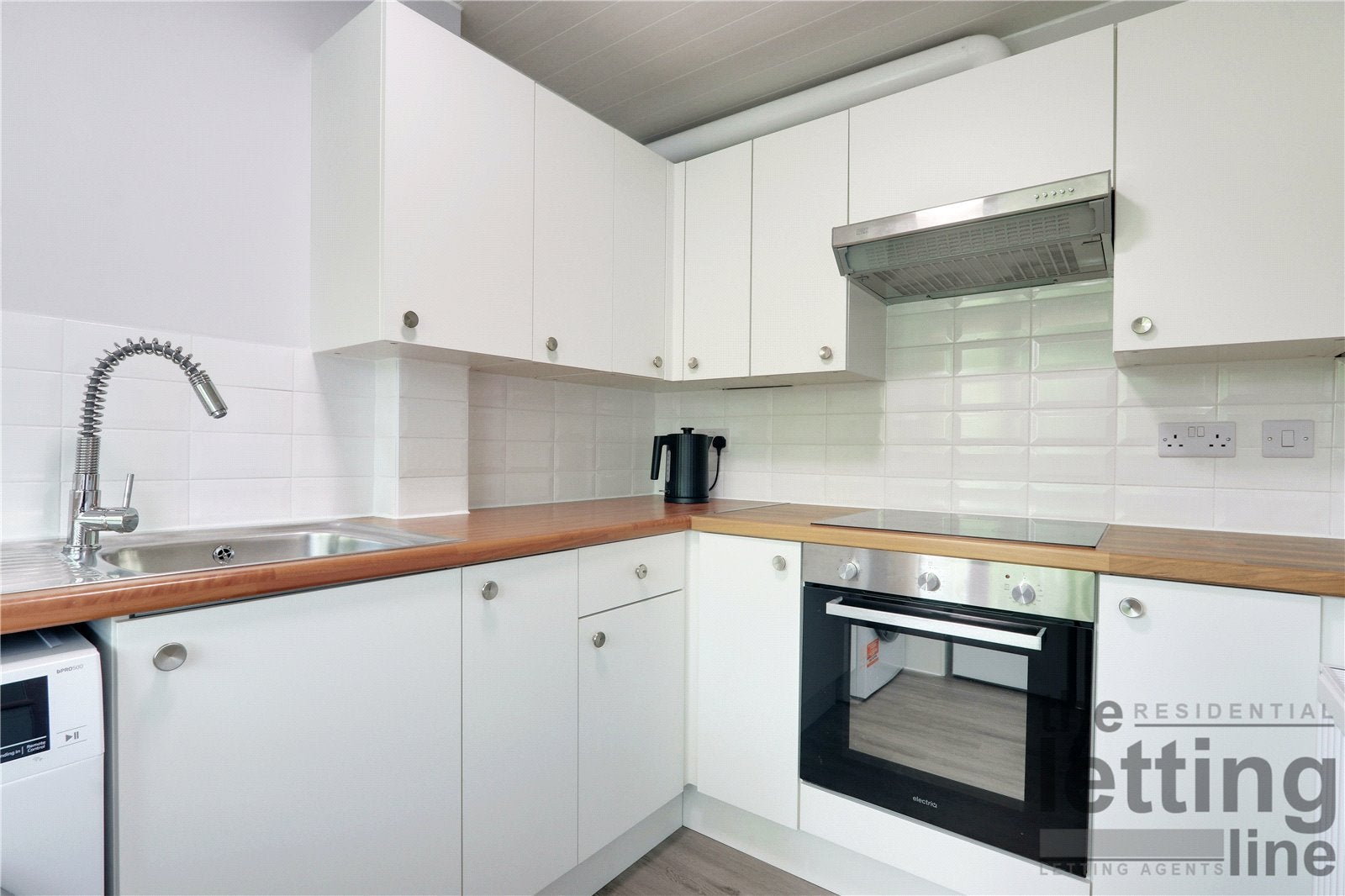 Flat Dunraven Drive in Greater London