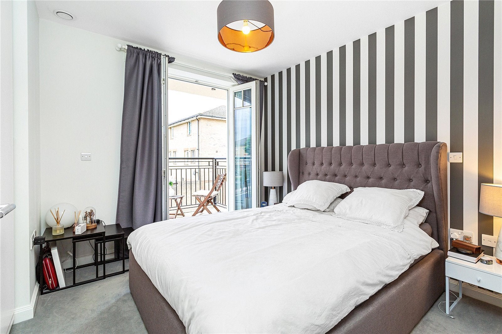 Flat Carnwath Road in Greater London