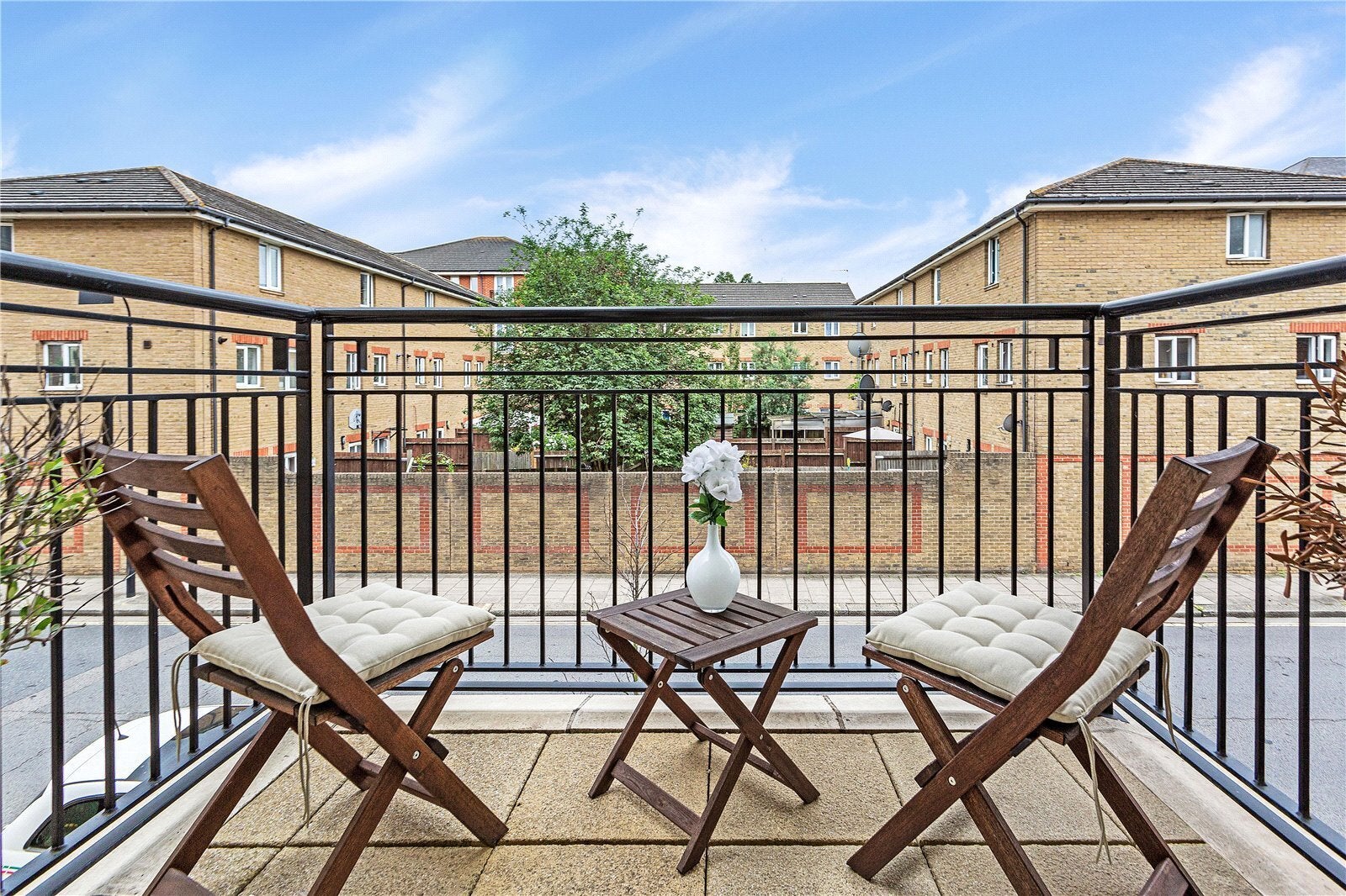 Flat Carnwath Road in Greater London