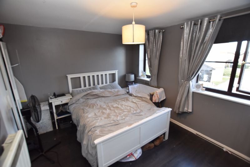 Flat Ferro Road in Greater London