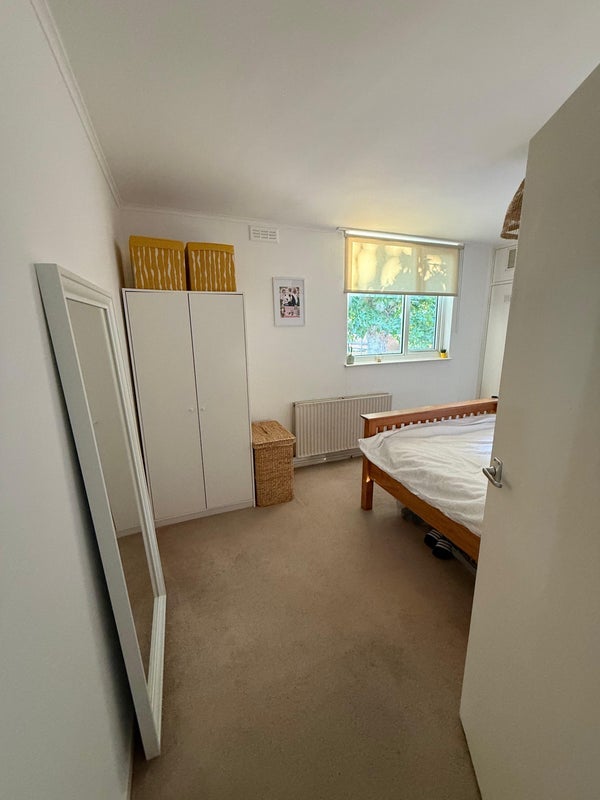 Room Genoa Avenue in Greater London