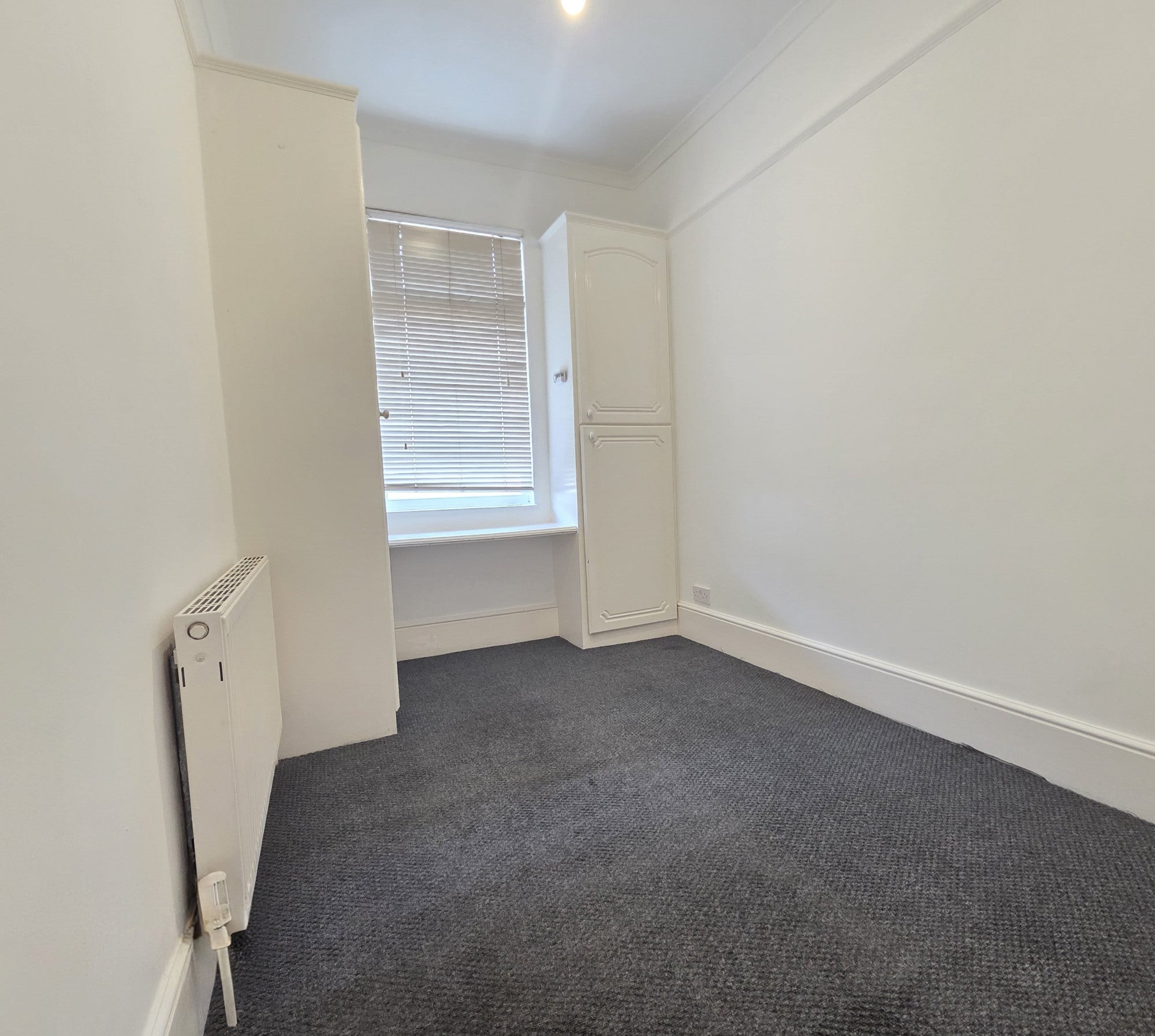 Flat Green Lane in Greater London