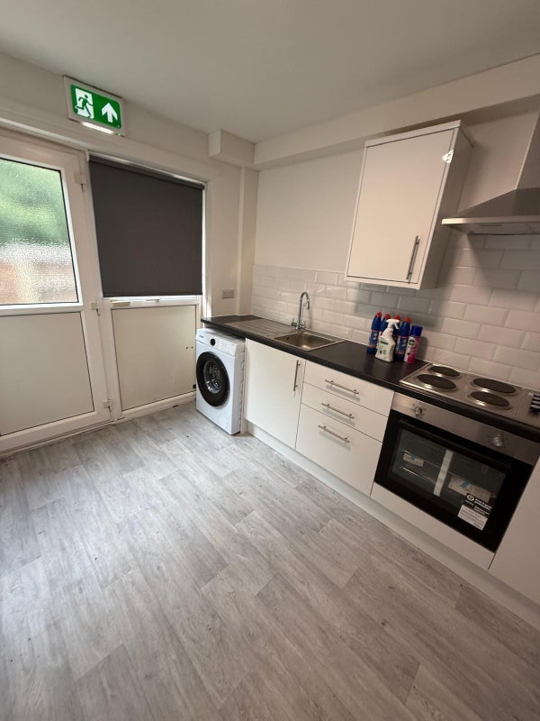 Room Bodmin Road in Leeds