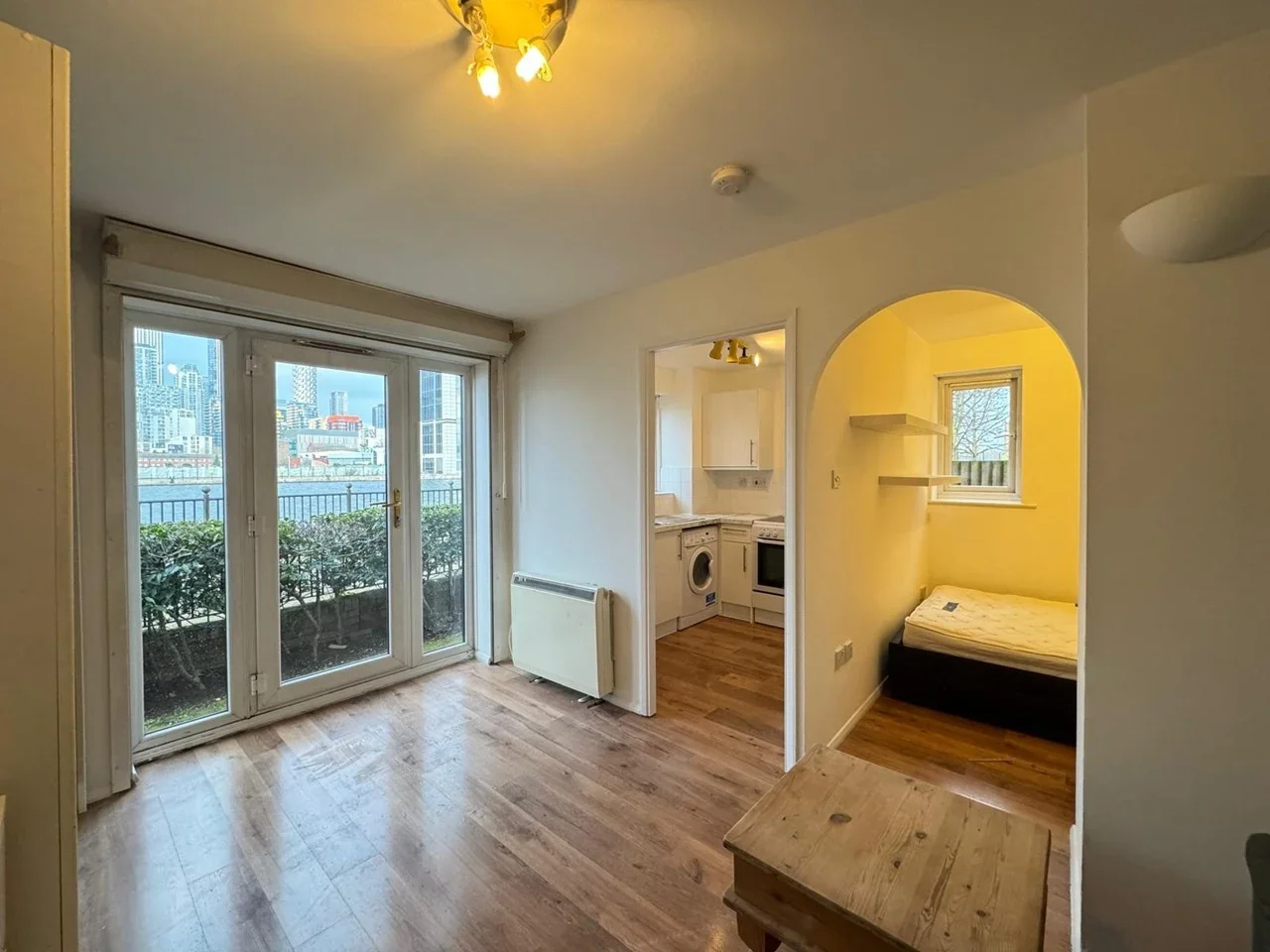 Flat Severnake Close in Greater London