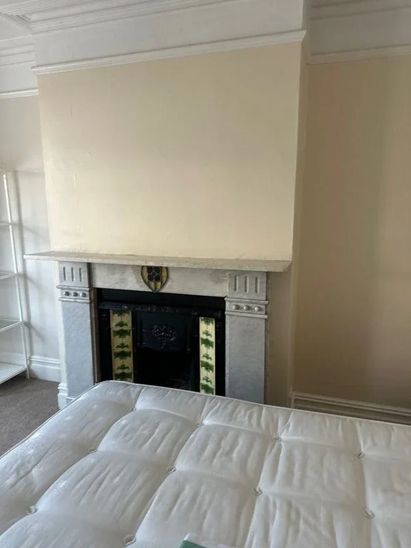 Room Parkhurst Road in Guildford