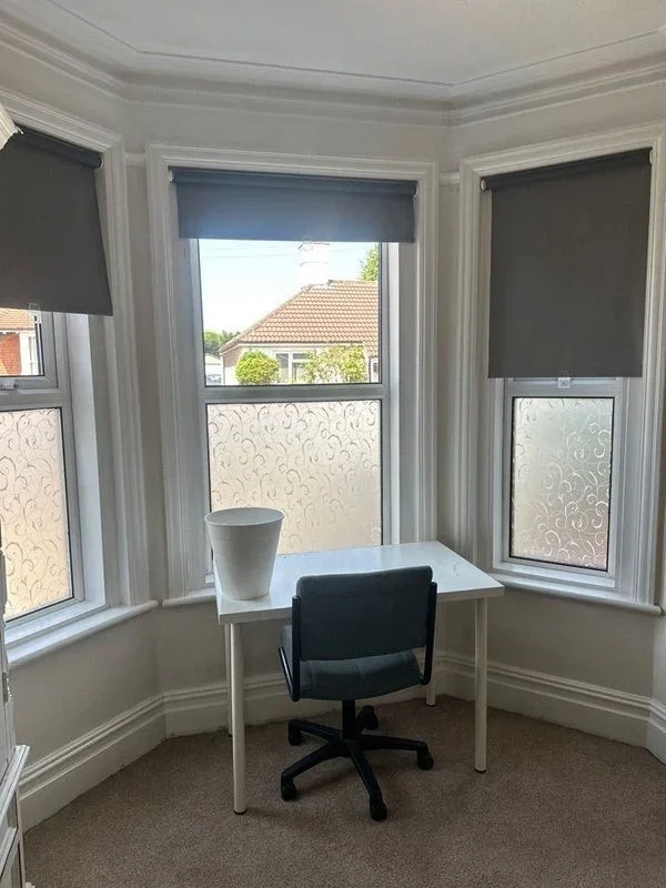 Room Parkhurst Road in Guildford