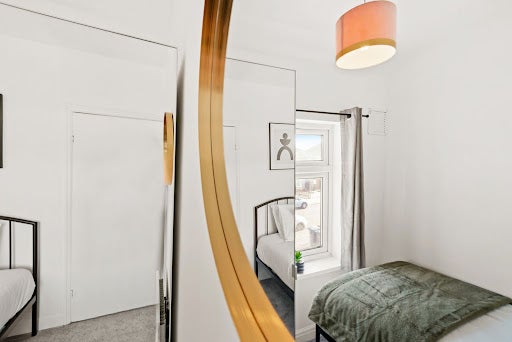 Room Fairfield Drive in Greater London