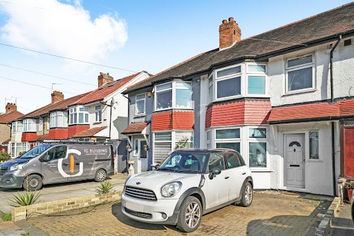 Room Fairfield Drive in Greater London