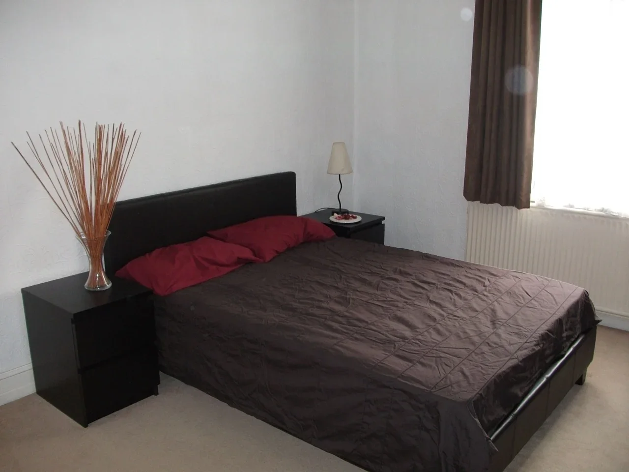 Flat Pinner Road in Greater London
