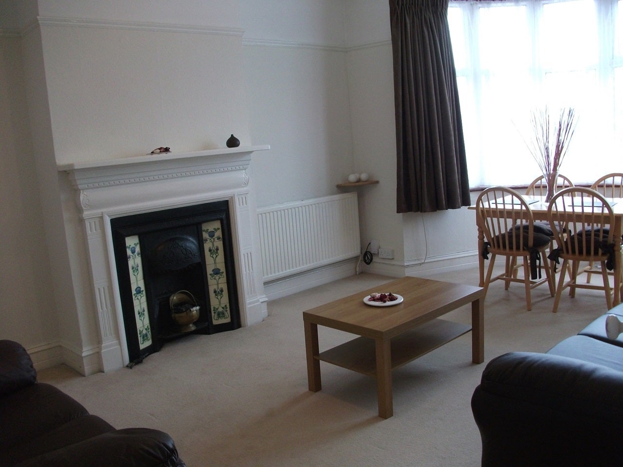 Flat Pinner Road in Greater London