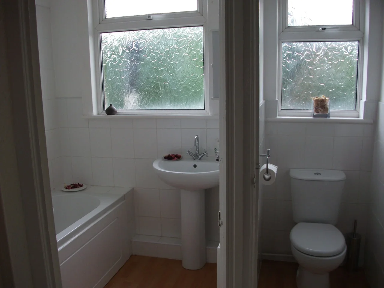 Flat Pinner Road in Greater London