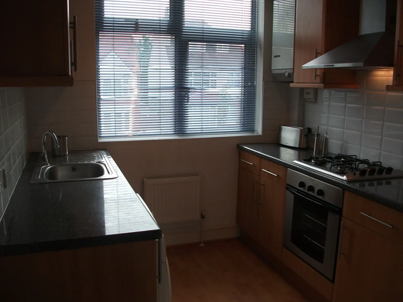 Flat Pinner Road in Greater London