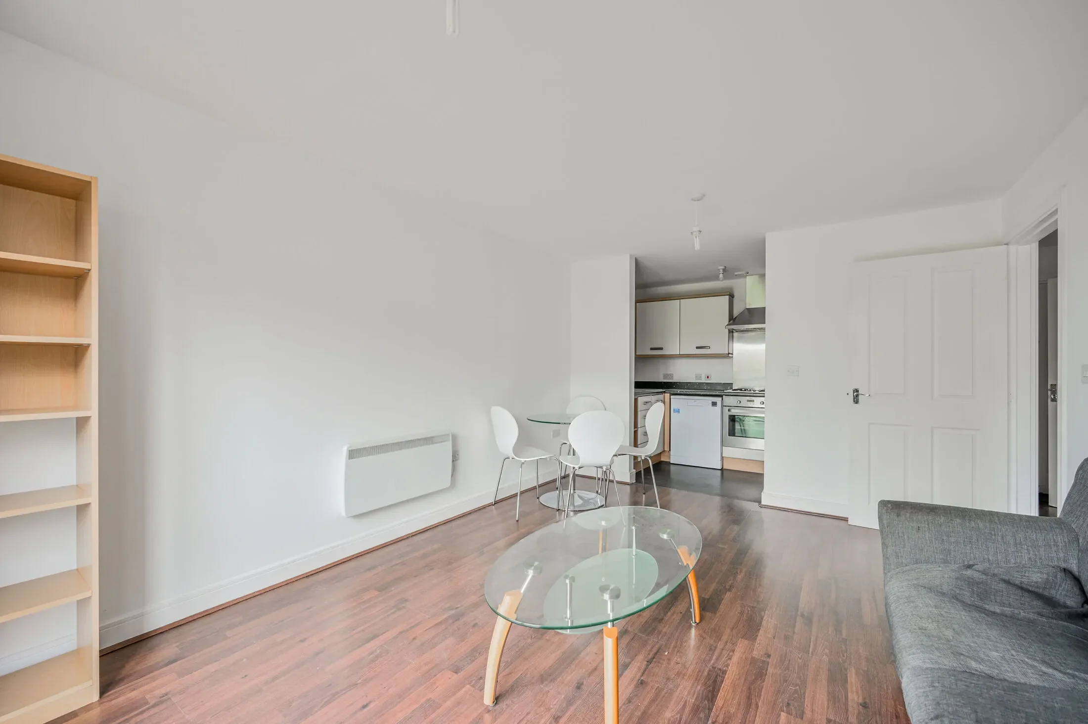 Flat Morris Court in Greater London